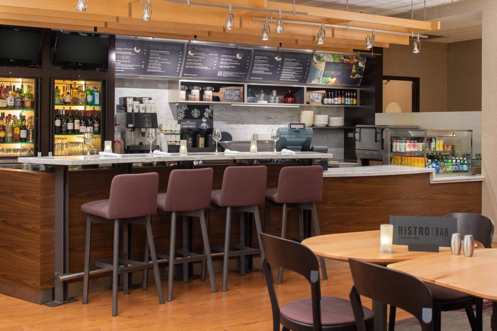 Courtyard By Marriott Portland Airport Hotel Eksteriør billede