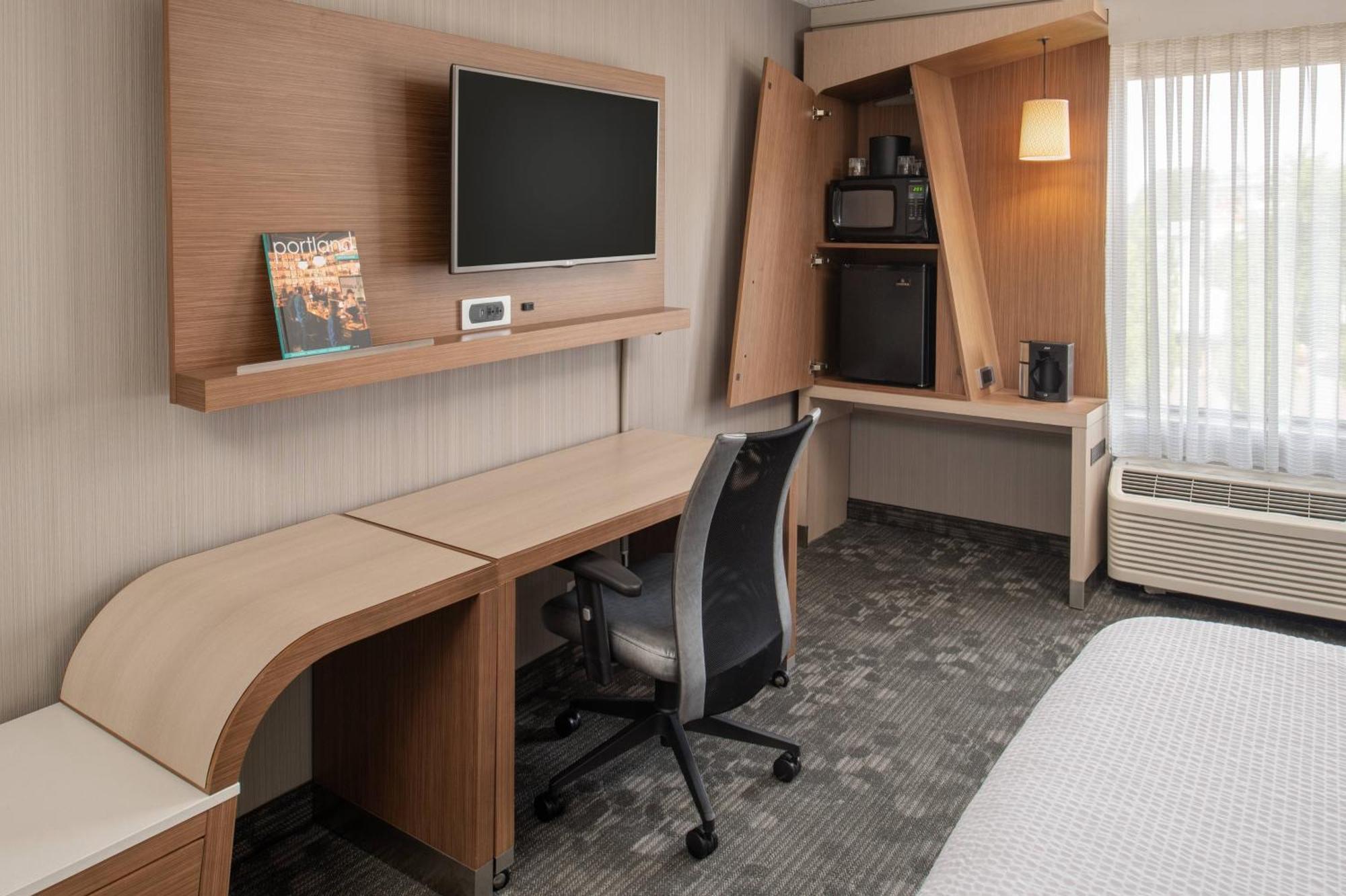 Courtyard By Marriott Portland Airport Hotel Eksteriør billede
